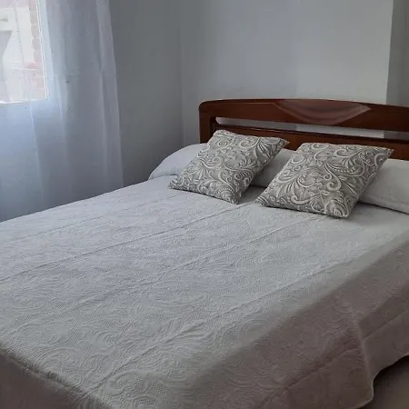 Проживание в семье Matrimonio A 100 M De La Playa De Poniente