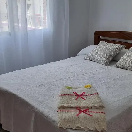 ホームステイ Habitacion Matrimonio A 100 M De La Playa De Poniente ベニドルム