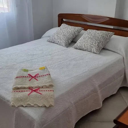 Habitacion Matrimonio A 100 M De La Playa De Poniente ホームステイ ベニドルム