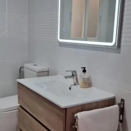 Habitacion Matrimonio A 100 M De La Playa De Poniente ベニドルム