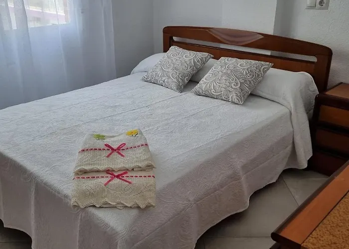 Matrimonio A 100 M De La Playa De Poniente 홈스테이 베니돔